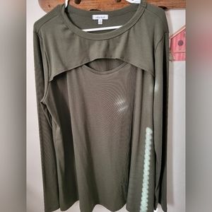 Peek a boo top 2x olive NWOT